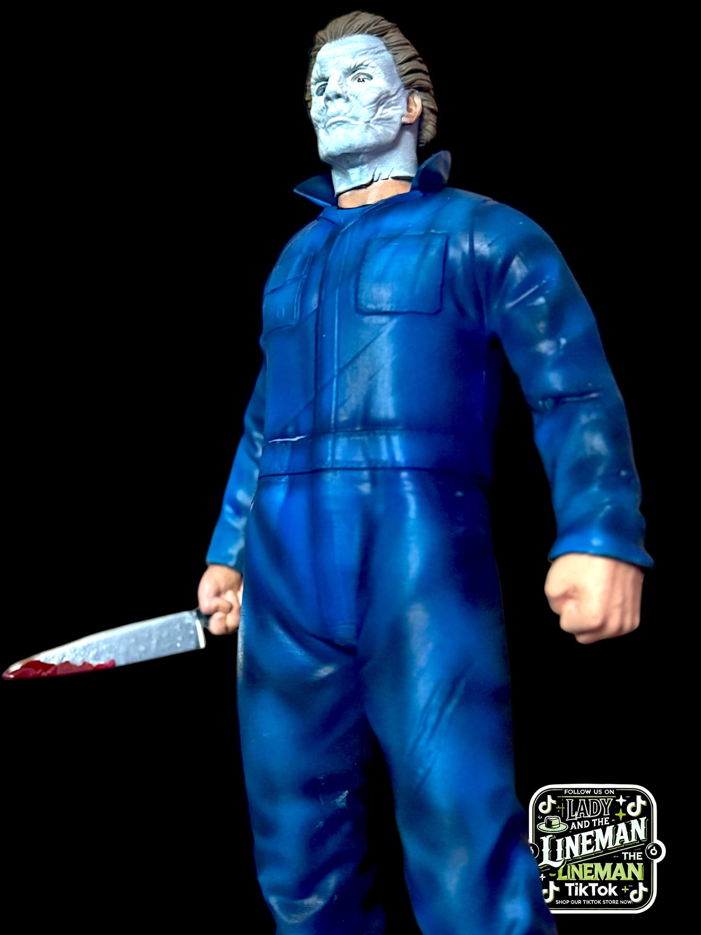 Hand-Painted 15” Michael Myers Horror Statue – Magnetic Hands, Slasher Weapon Set & Custom Display Base